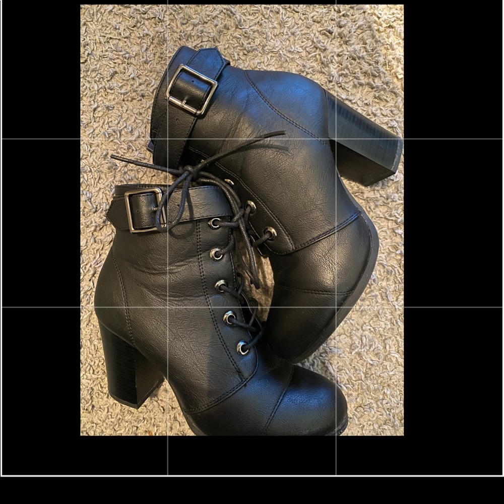 Top Moda size 7 black  casual boot heel good condition